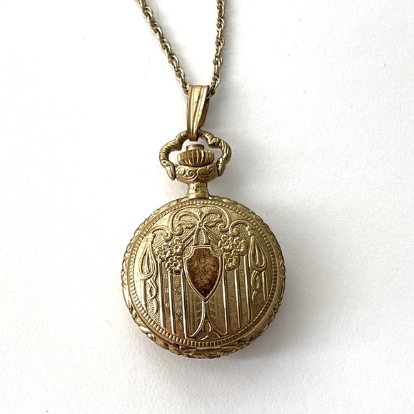 Majesti Accessories Vintage Majestron Quartz Antique Gold Pocket